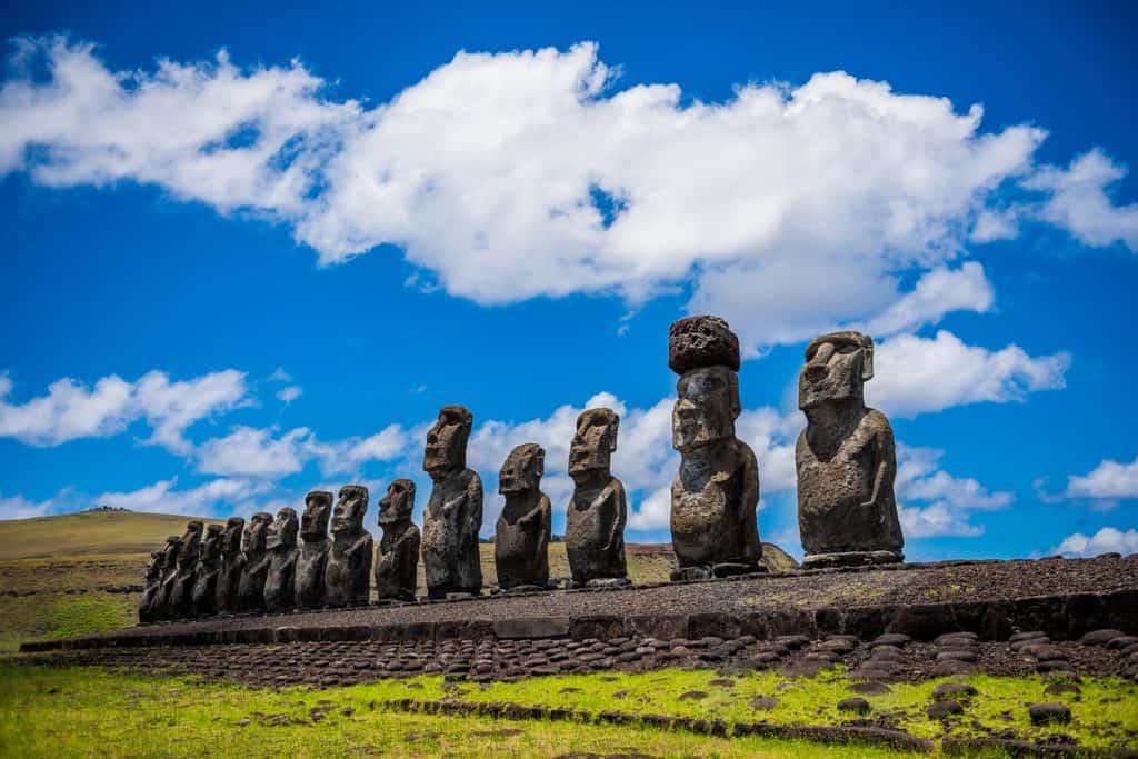 Tall waddle statues under a undecorous sky.