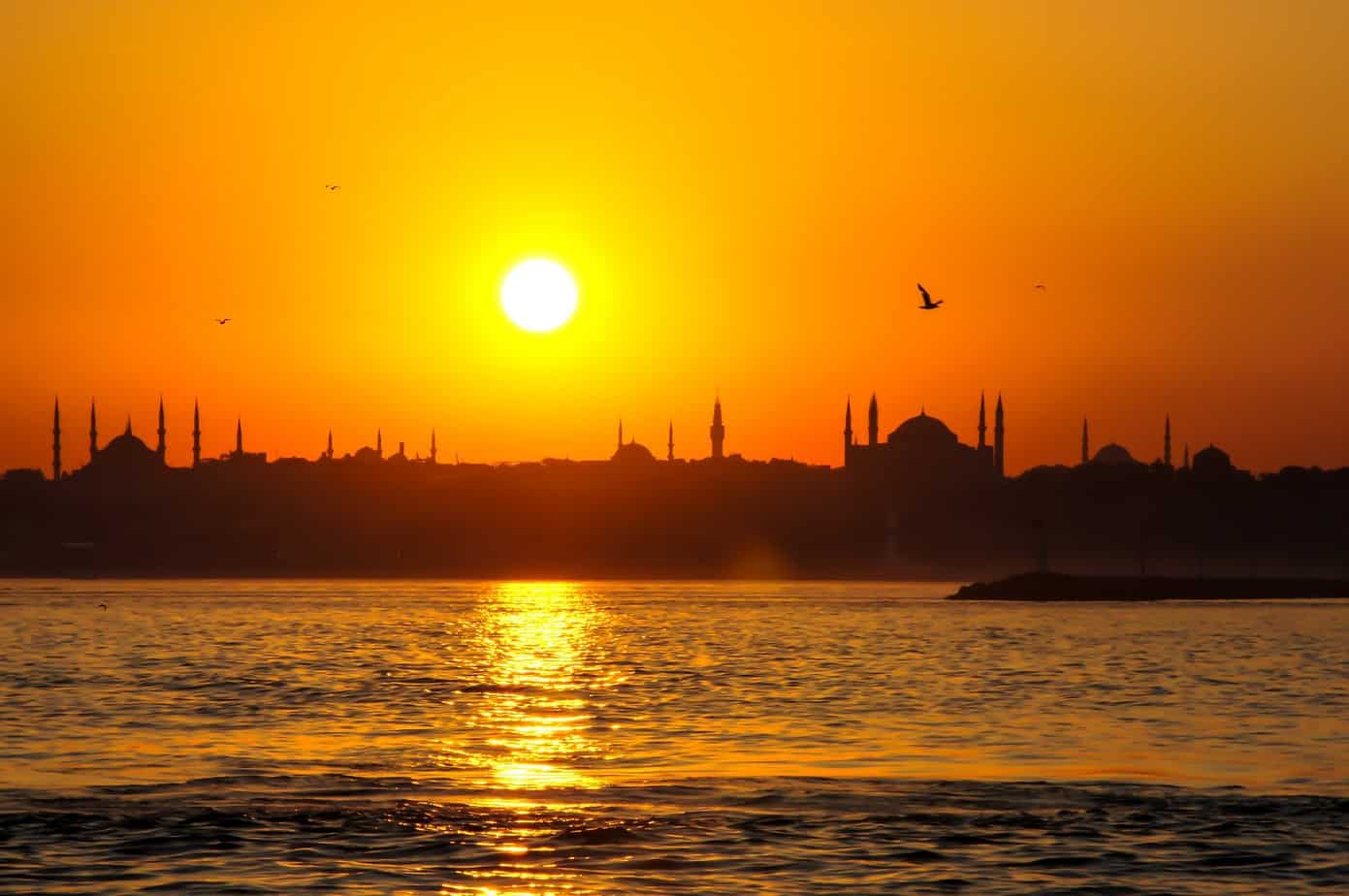 romantic things to do in istanbul - istanbul at sunset