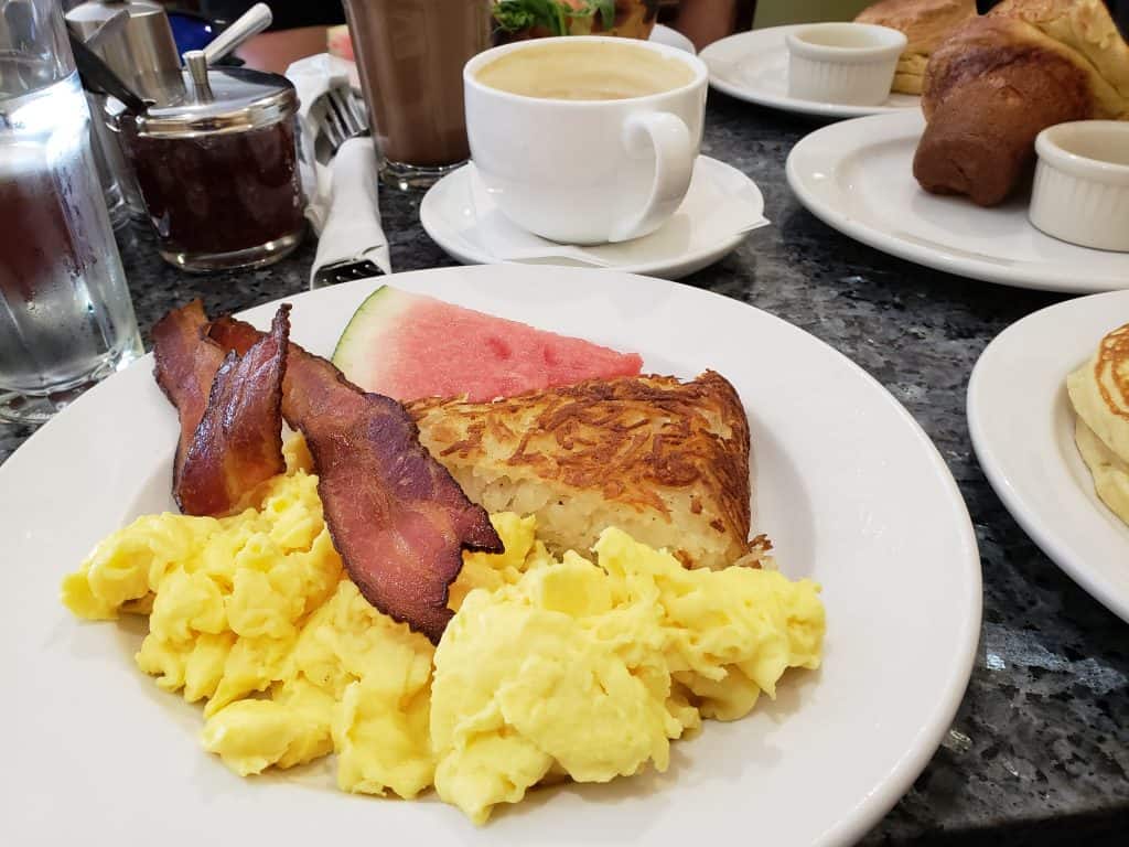 burlington vt breakfast spot - bacon, eggs, plate
