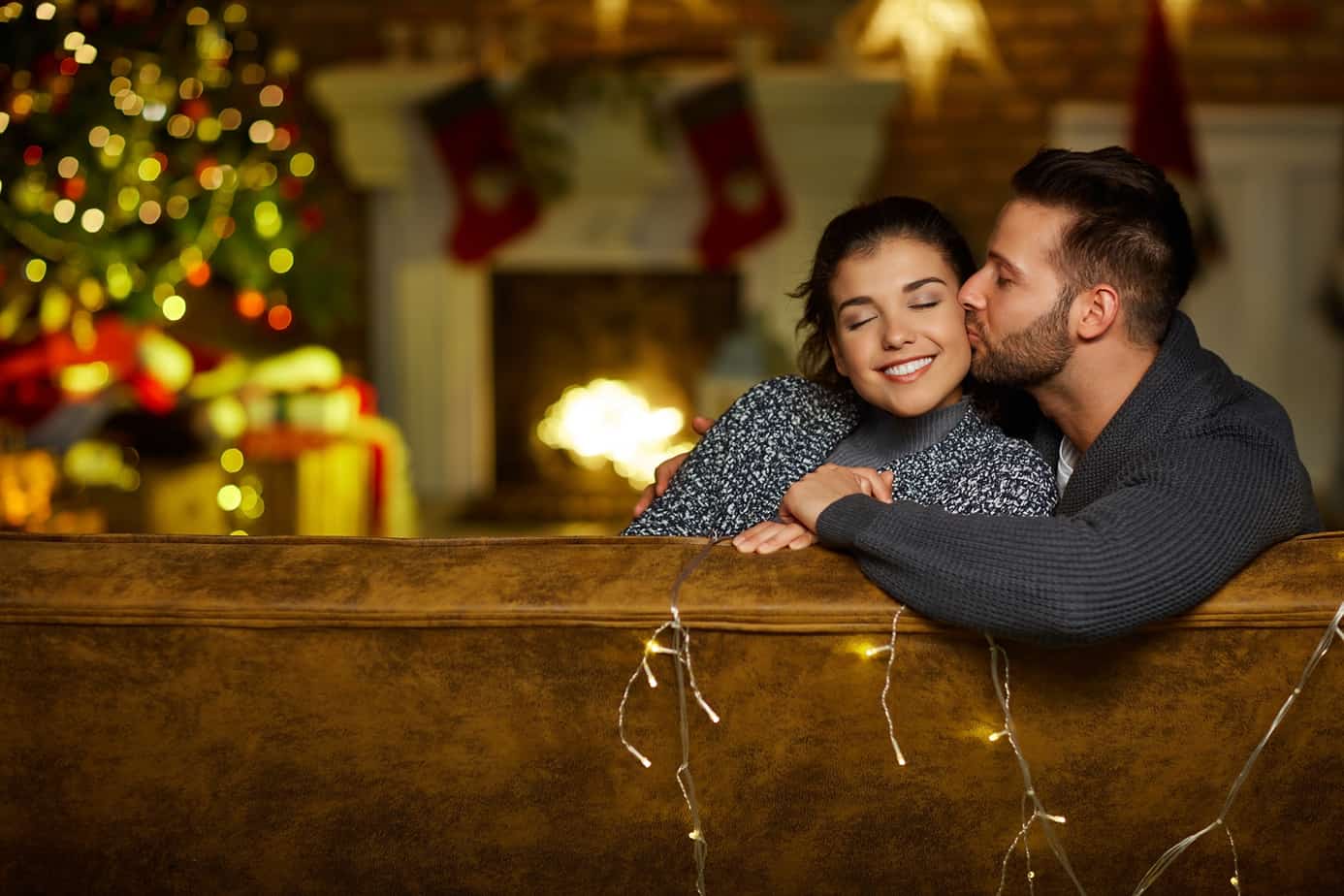 12 Cozy, Romantic Christmas Date Ideas for Couples