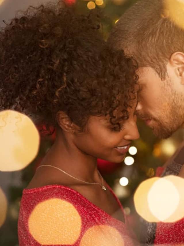 50 FESTIVE AND ROMANTIC CHRISTMAS MESSAGES FOR HIM STORY
